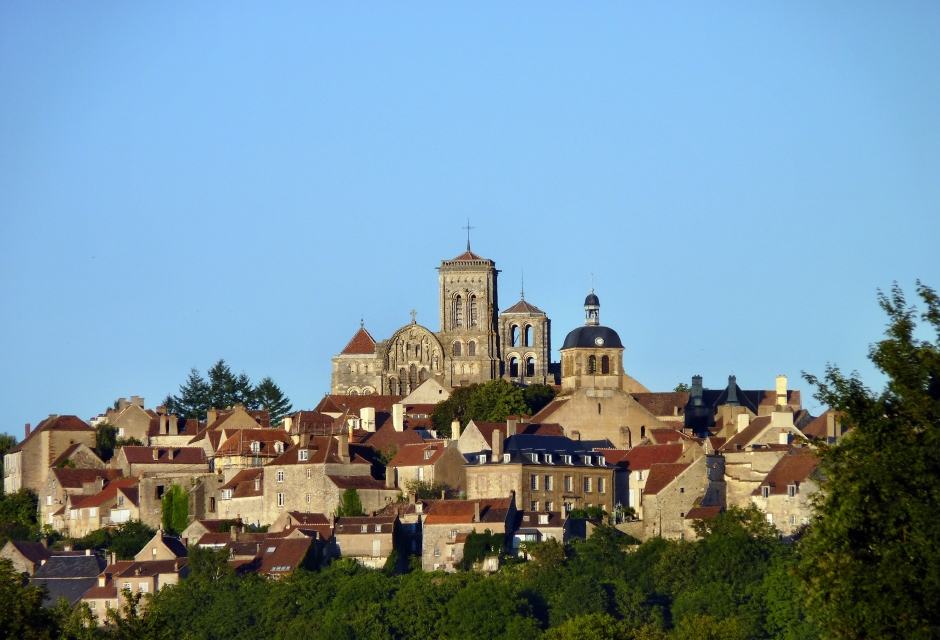 Distant view of the vezelay church and hill